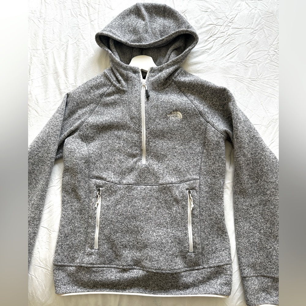 NORTH FACE gray hooded sweatshirt / hoodie . Medium. Great Condition.